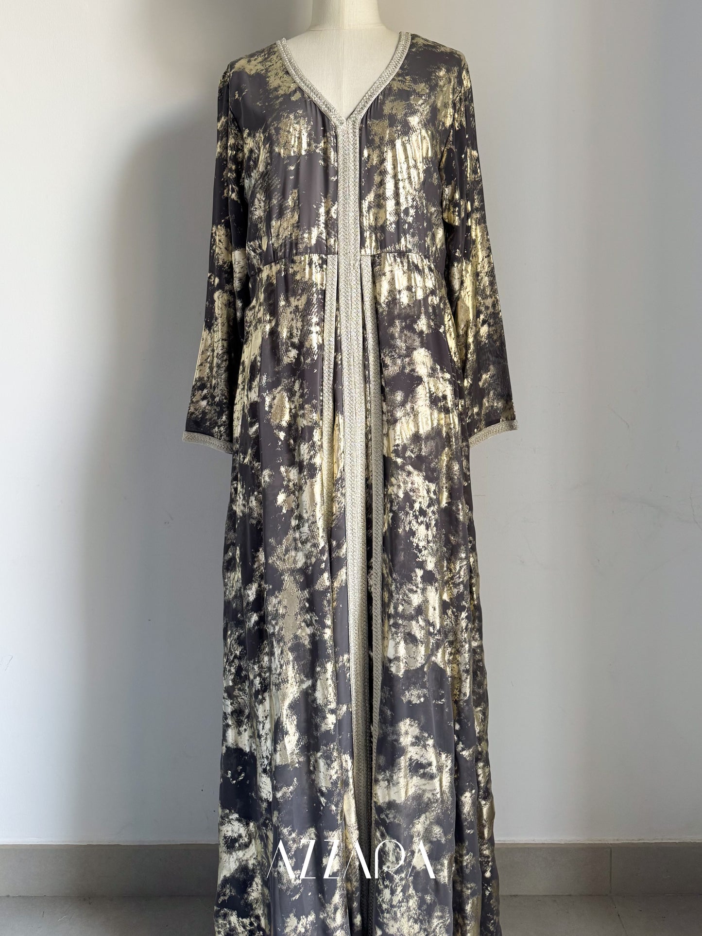 (B012) Fez Royale in Onyx Black