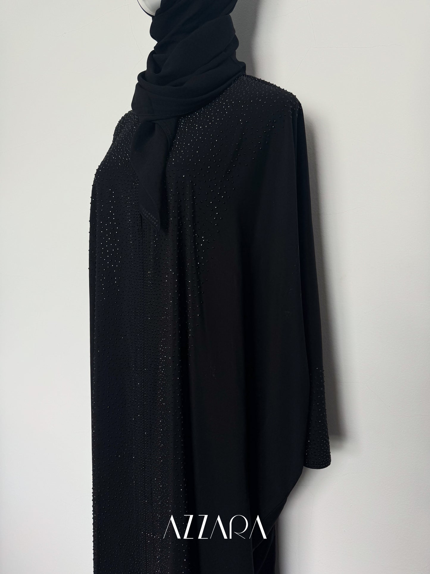 (B023) Straight Crystals Luxe in Midnight Noir