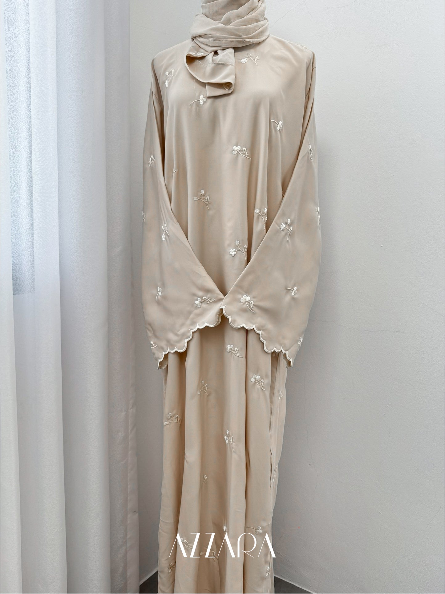 (G026) Syawal Abaya - Patching Mini Flowers in Beige