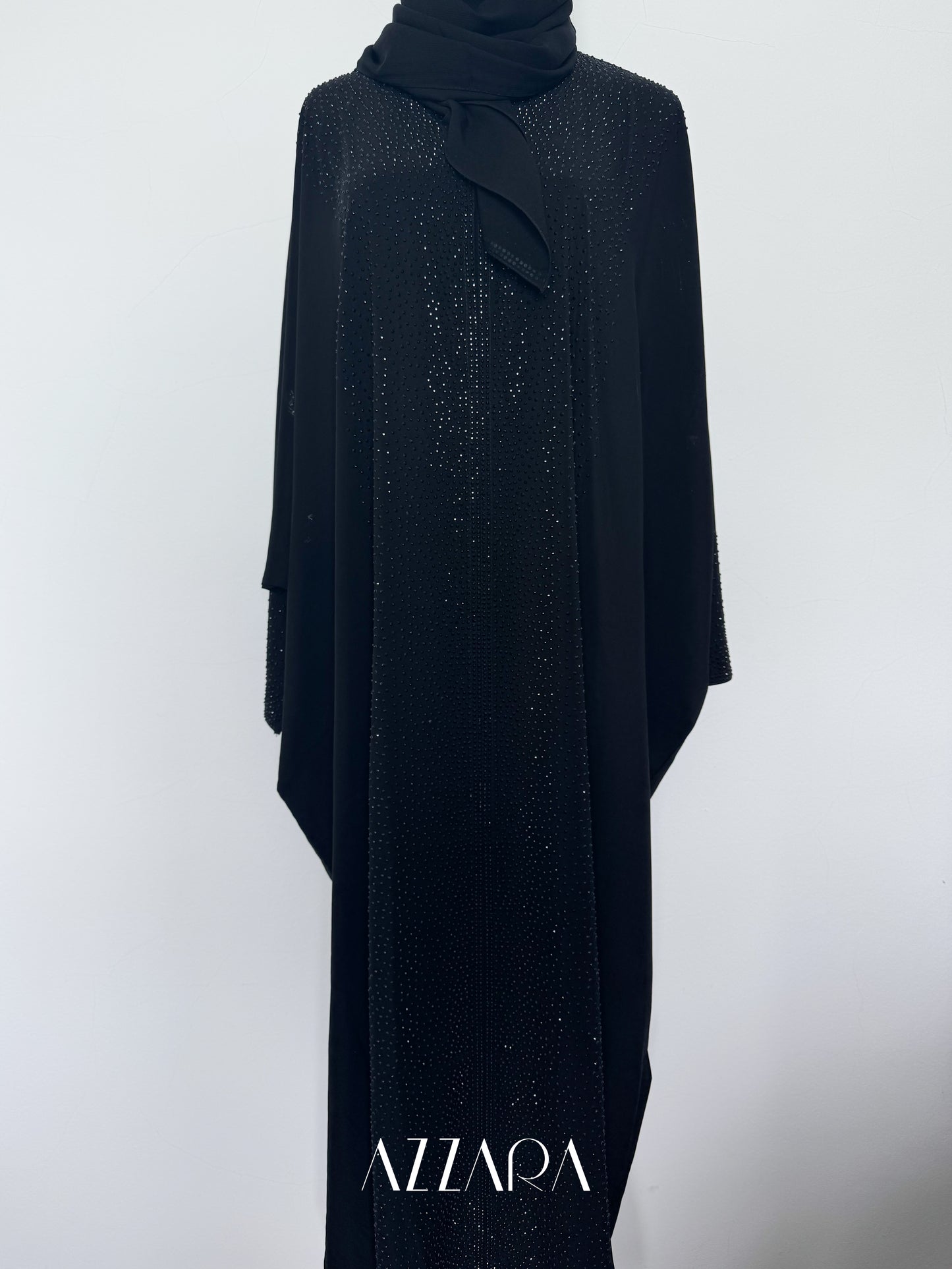 (B023) Straight Crystals Luxe in Midnight Noir