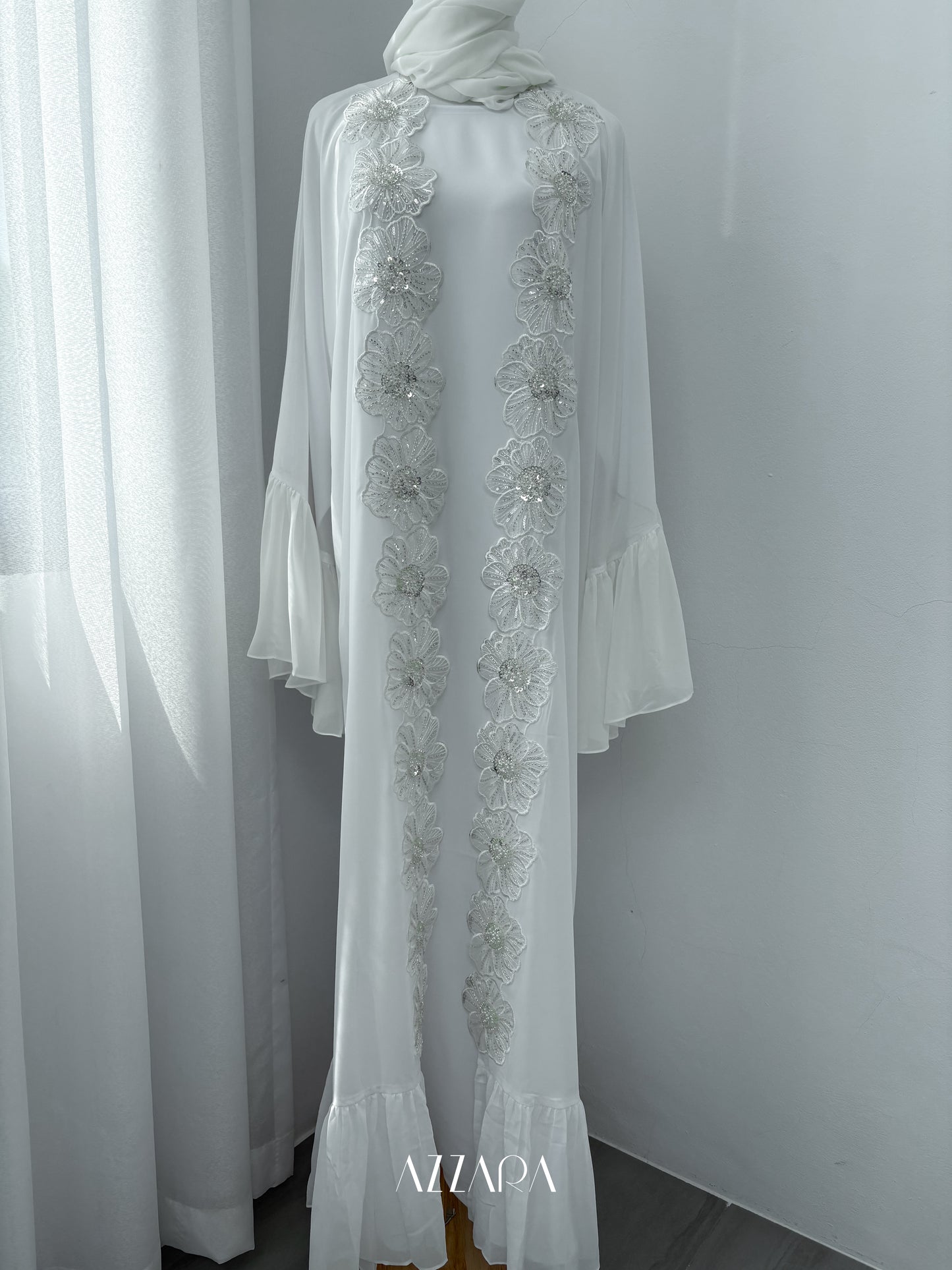 (N030) Calestara Summer - White and Ivory