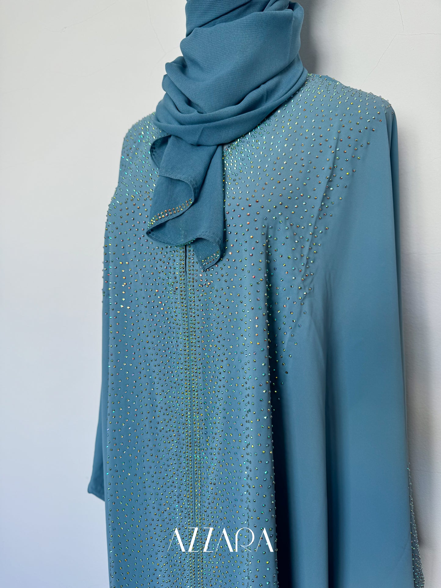 (B041) Straight Crystals Luxe in Capri Blue