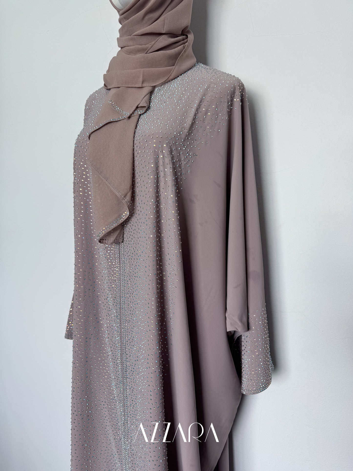 (B024) Straight Crystals Luxe in Nude