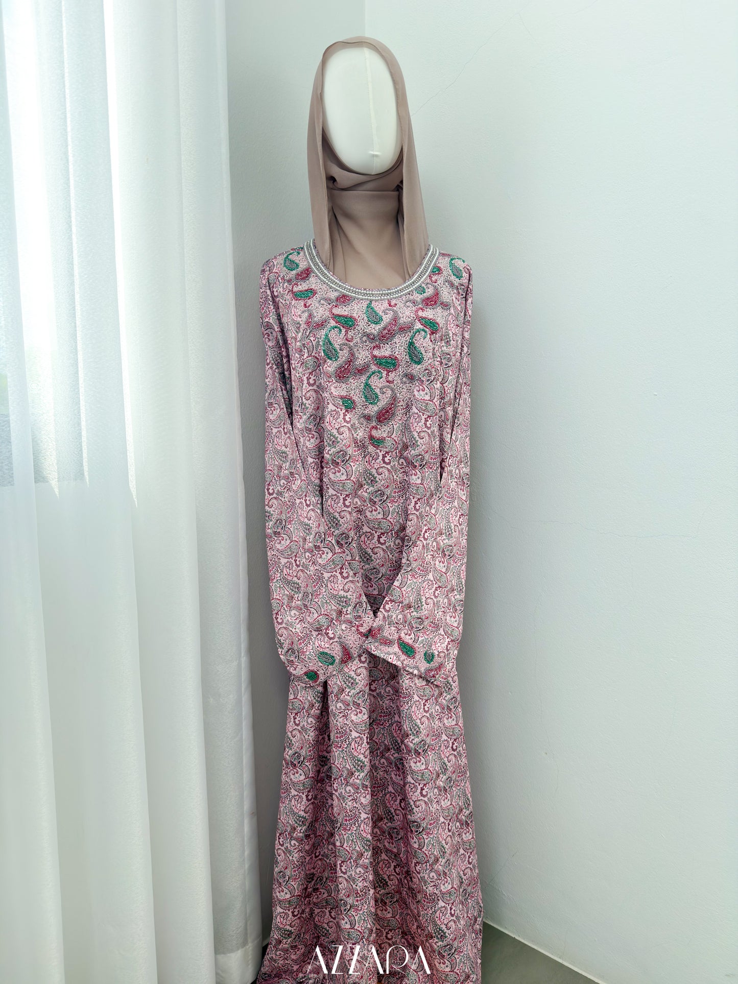 M032 - Exclusive Mukhawar (RTW)