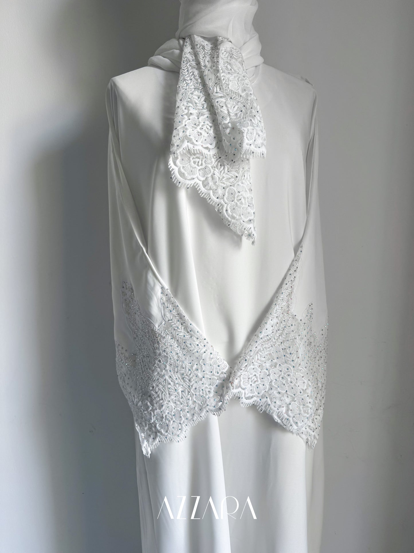 Laces Galore (C021) - White laces + Beads