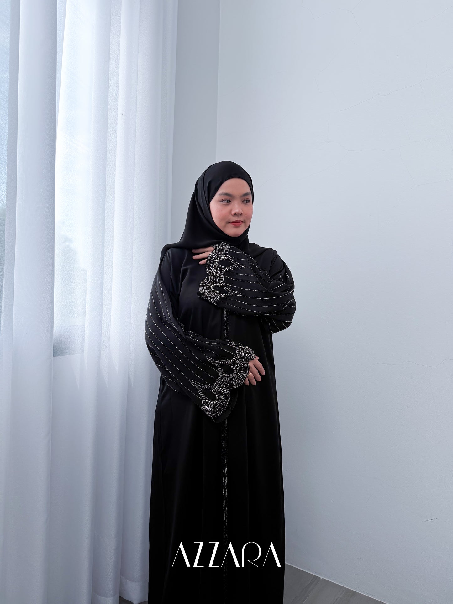 (N006) Luna Soraya - Jet Black