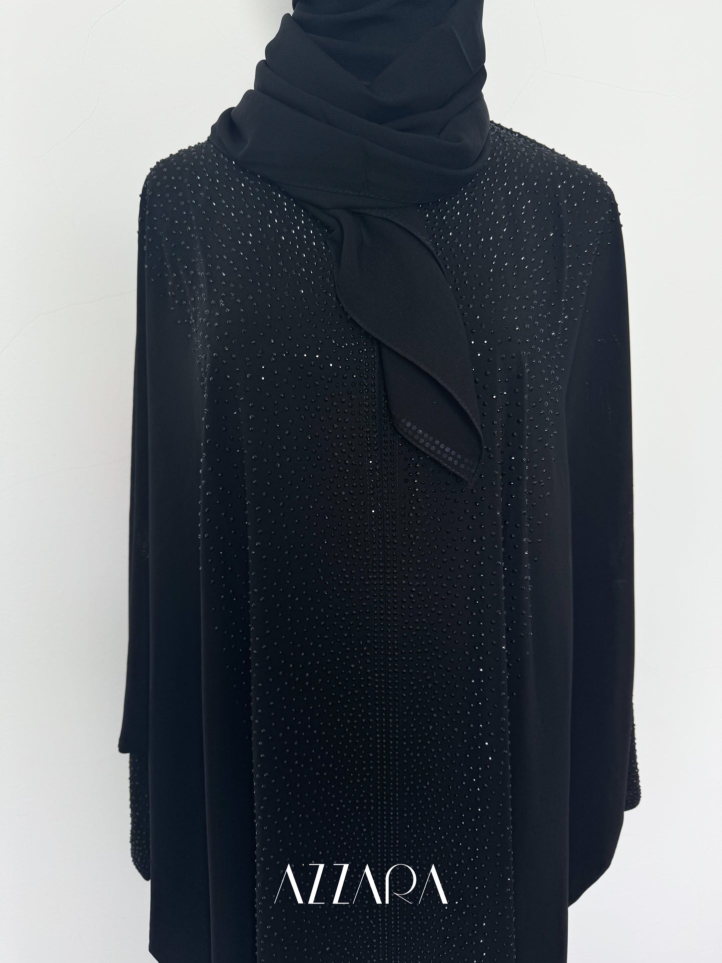(B023) Straight Crystals Luxe in Midnight Noir