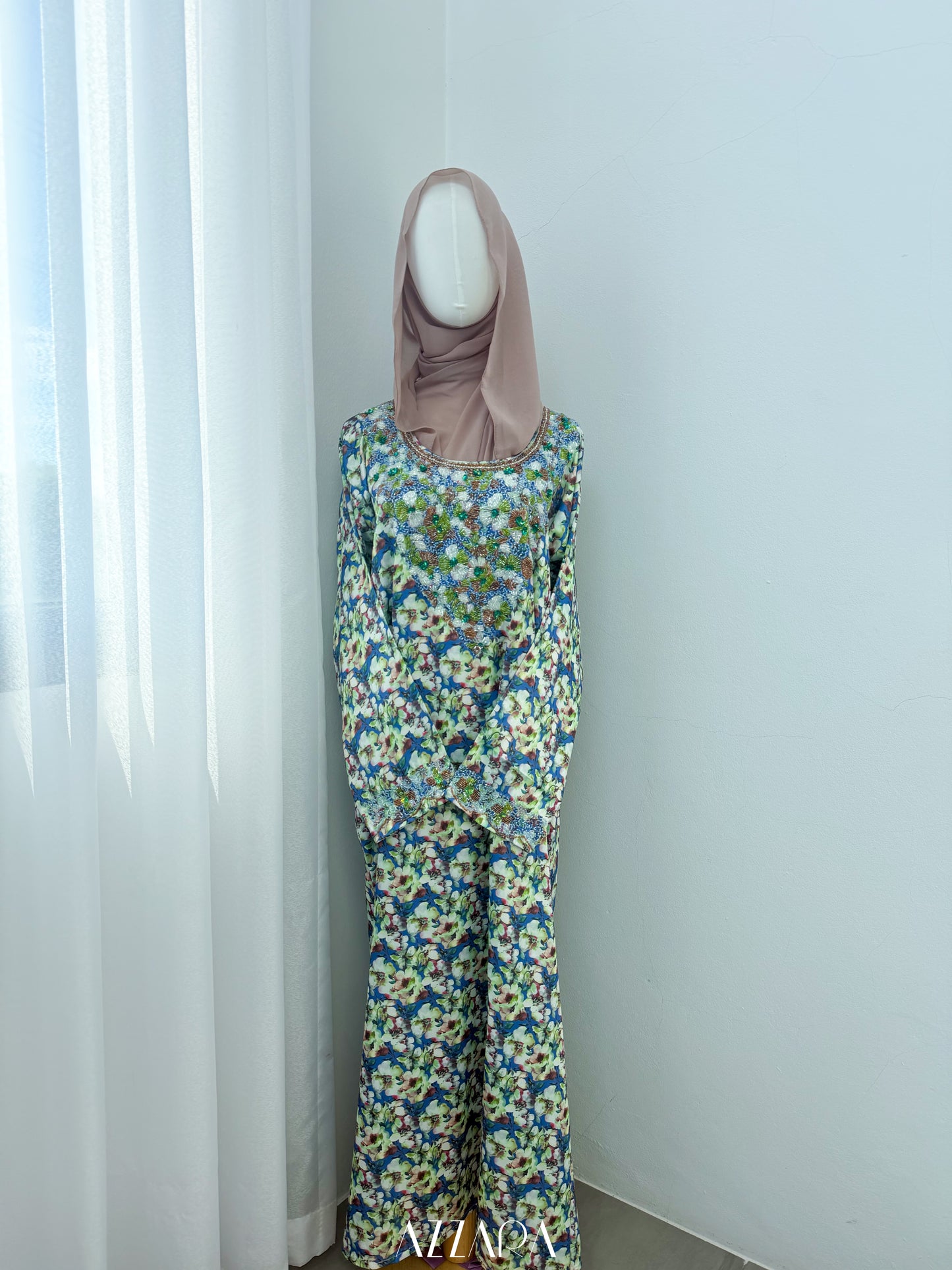 M008 - Exclusive Mukhawar (RTW)