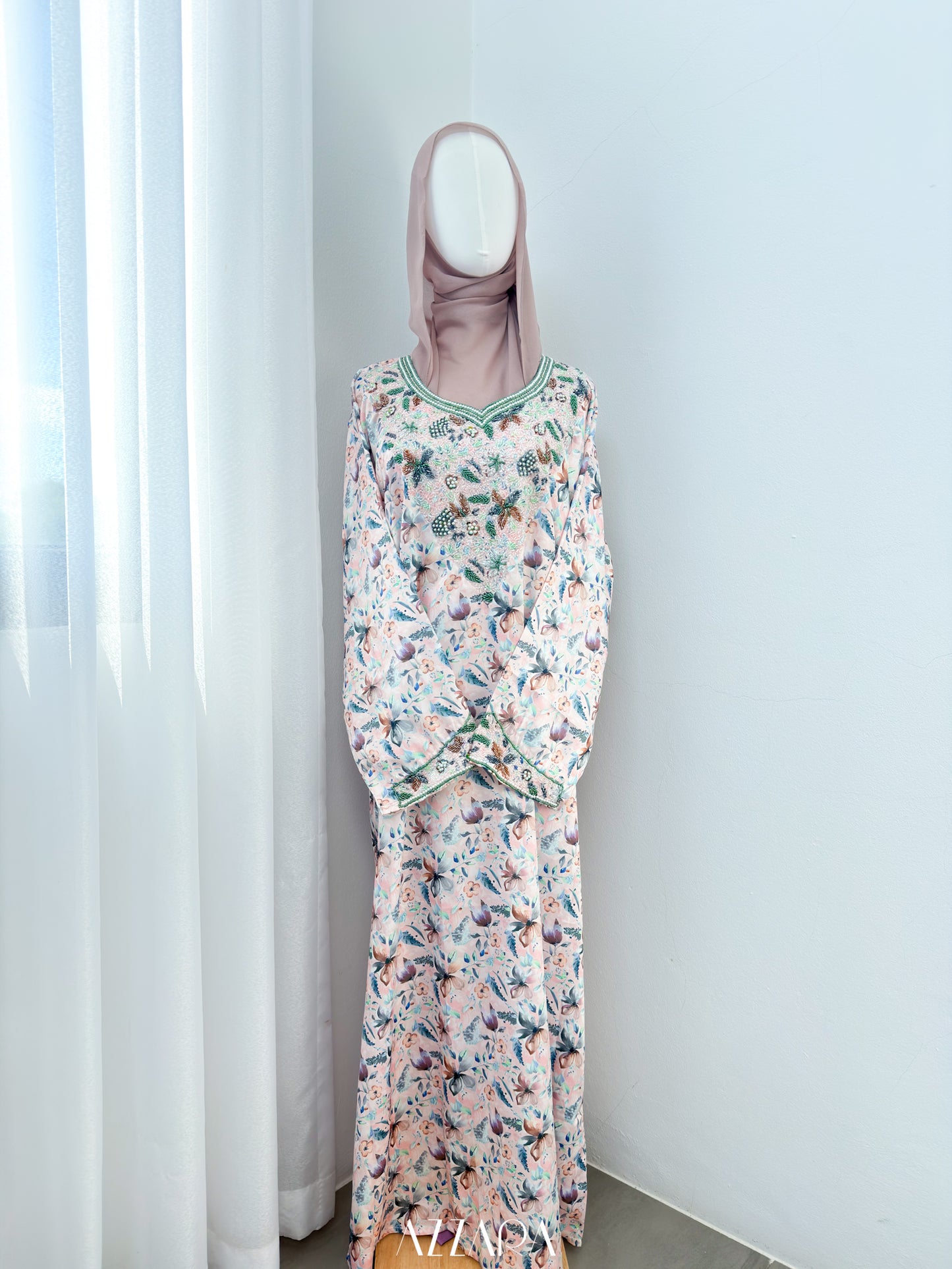 M012 - Exclusive Mukhawar (RTW)