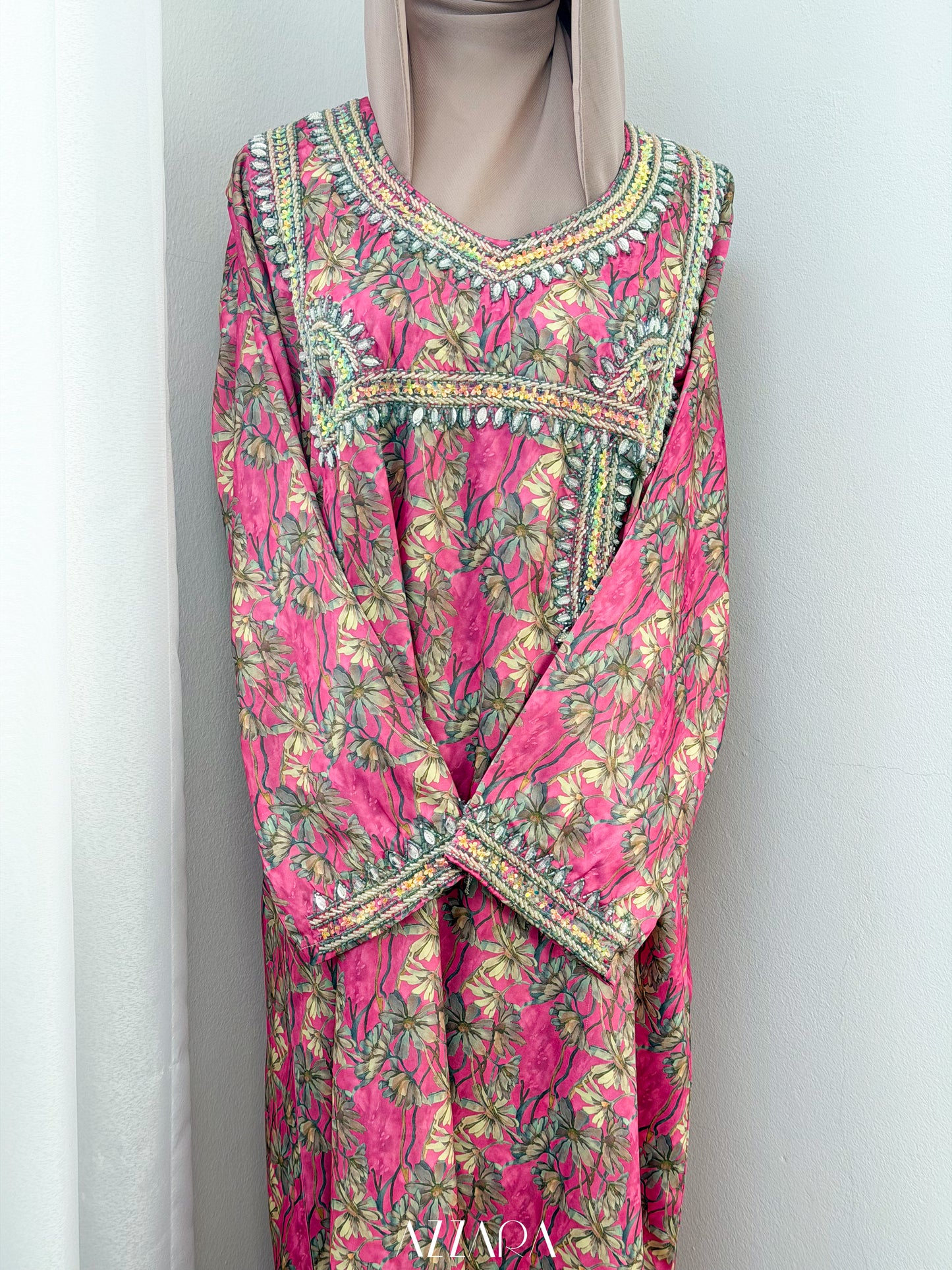 M015 - Exclusive Mukhawar (RTW)